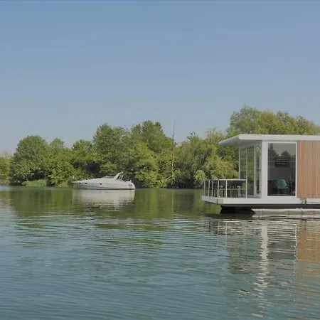 Houseboat Martinique * Maastricht