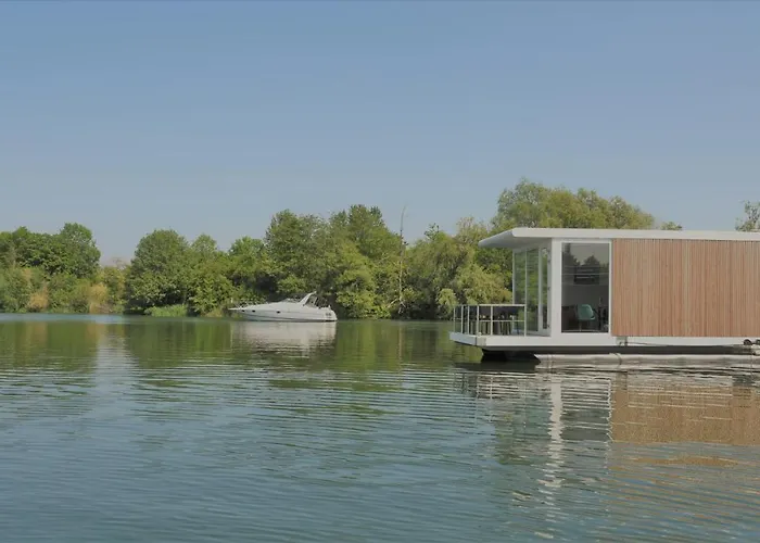 Houseboat Martinique * Maastricht