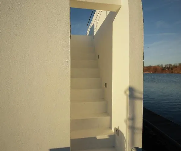 Houseboat Martinique * Maastricht