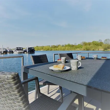 Houseboat Martinique