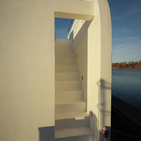 Houseboat Martinique * Maastricht